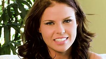 Taylor Russo si užívá divoký one night stand s velkým čurákem cizáka