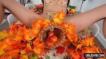 Petite princesse 18+ offre sa chatte serrée pour un creampie bien chaud