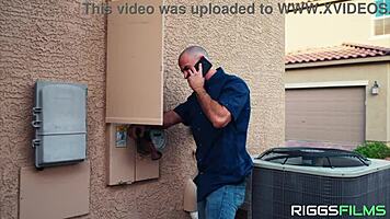 Huge Boobs Gamer Girl Fucks Repairman with Tight Pussy