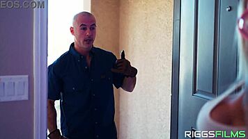 Huge Boobs Gamer Girl Fucks Repairman with Tight Pussy