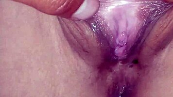 Обожаю, как моя пизда растягивается после потных тренировок