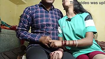 देसी स्कूल गर्ल हॉट एमएमएस में झुककर चुदाई की प्यासी जवां बॉडी