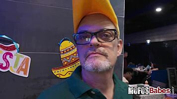 blondie teen cici shellz sucks peter green's dick at mexican restaurant