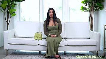 Innocente nuova ragazza Jay Killa succhia la punta duro