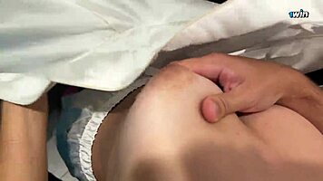 Sex riscant cu facefuck tare la frumusețea de 24 ani în cabine stoc - oral cu creampie ochi dați peste cap