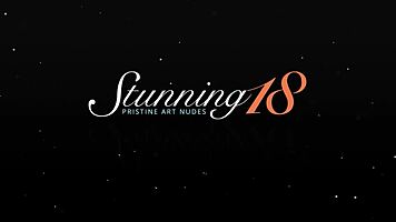 Livilla Y mungil berambut coklat liar di shower!