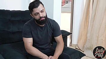 Marido dela fica me mandando mensagem sem a esposa saber aproveitei para foder gostoso