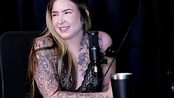 Do you want to see Alice Vasconcelos having sex with Raphaela Savanah?