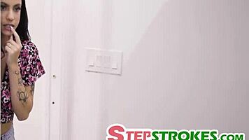 Stepsis Grown Up, Hot Body Tempts Stepbro Now