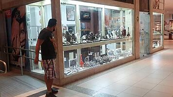 Paty Bumbum Meets Actor At Shopping Playland