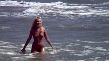 Gorgeous teen 18+ agnes bathes her beautiful naked body in the ocean