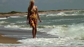 Gorgeous teen 18+ agnes bathes her beautiful naked body in the ocean