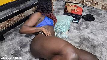 Flaquei A Safada Vendo Video Porno E A Gostosa Me Chama Para Fuder