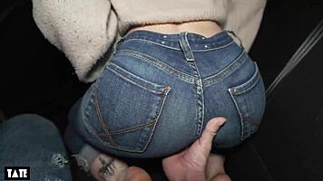 Sesso rischioso in auto con troia universitaria, fantastico