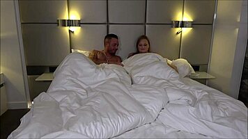 privat im schlafzimmer kissenschlacht f�hrt zu wildem sex ohne kondom