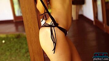 Aussie-Blonde Alana Wolfe 18+ zeigt winzigen Körper in heißem Solo