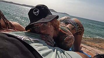 Orgia Gostosa Na Praia Deserta Com Meninas Safadas!