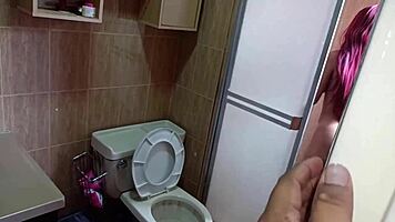 Minha bucetinha safada não aguenta sem sentar na rola desse comedor, o tesão é tanto que dou até meu cuzinho