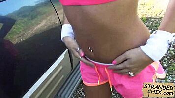 Petite Emyangel se masturbe, she whispers, solo play with toys in close-up.