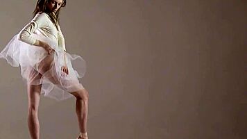 Blonde gymnast just casually showing off moves in a naked workout.