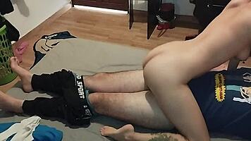 Panties Clothes Ripped Wet Pussy Mother-in-Law Babe Wet Dripping Petite Tits Muff Diving. Una colombiana bronceada y con un gran botón es follada a lo perrito.