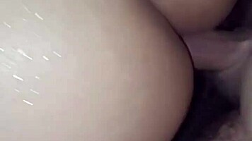 Sexo anal con la culona de mi madrastra en el ba�o