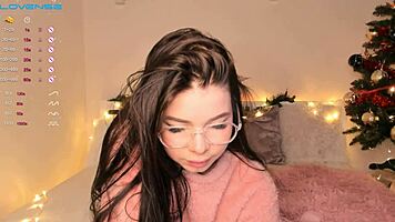 Petite Liza Shows Big Tits In Web Chat On W0wgirls