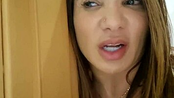 peguei meu meio primo no banho com um pauzão enorme!