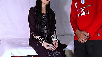 फैमिली डॉक्टर हाउसवाइफ को हॉस्पिटल रियलिटी में चोदता है