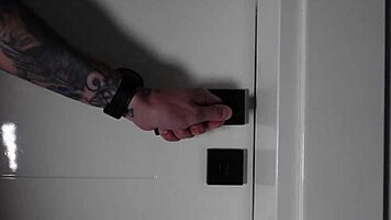 Ich habe Stiefschwester in der Dusche mit großem Schwanz gefickt