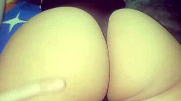 i's massaging my ex-girlfriend's ass in the bath, she's so crazy muscular