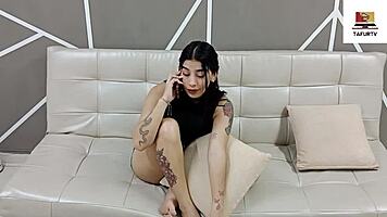 Mi Novio Cree Que Soy Lesbiana Y Para Vengarme De El Llamo A Mi Amiga Y Nos Grabamos Mientras Tenemos Sexo Y Nos Chupamos El Culo- Parte 1