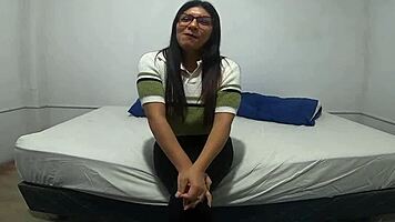 oh dios esta jovencita es hermosa y viene a follar conmigo 😍