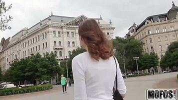 Turista graba acción anal con Macy en cinta de sexo oculta