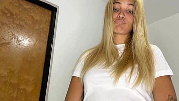 Ayudando a mi hijastra a estudiar cuando estamos solos en casa