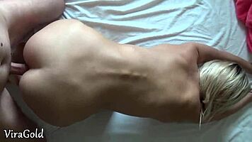 Beauty jessi gold gets morning fuck and cum on ass