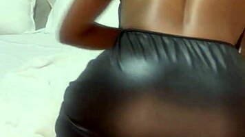 She says, 'Watch my fat curvy ass twerk and shake with vibrator.'