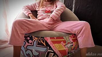 skinny teen masturbates pussy and squirts in homemade asian orgasm 😏.