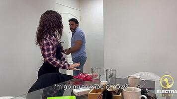 mall associate arrests the suspect for recovering the stolen merchandise - myshopsex