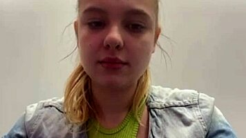 in public, this teen got her pussy creampied after squirting from fingering.