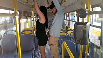 Estudante É Fodida Dentro Do Ônibus Em Público Com Big Cock Bang E Handjob