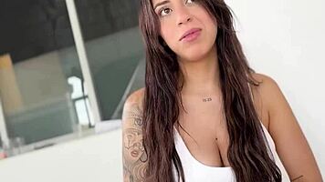 Putalocura Latina Culona Molly Smith Traga Semen De Torbe Despu�s De Entrevista