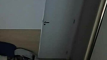 acordei com tesao e comi a colega de quarto, cuspi na boceta molhada