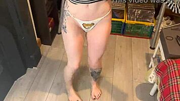 oh god i wet myself so bad... now im sittin in pee suckin this big cock like a total goth slut