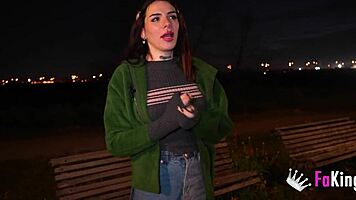 Jessica Kate, la transessuale più desiderata in Spagna, scopa un ragazzo giovane e inesperto in missionario