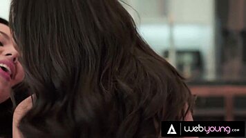 Jane Wilde shares Holly Day with Leana Lovings!