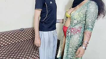 Punjabi sardarni takes anal in doggystyle while talking dirty 😈