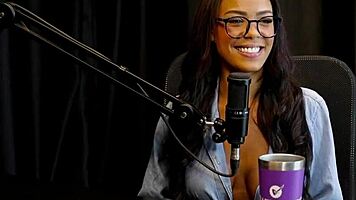 Alice vasconcelos shows blowjob and pussy.