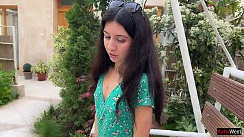 Секси мадама загуби играта и ходи с сперма по лицето 😏