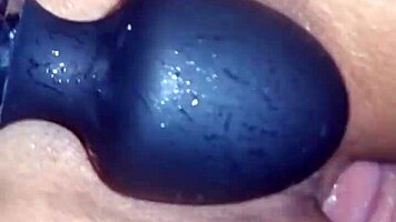 El Vecino Me Folla Mi Gran Culo Mientras Me Masturbo Con Mi Vibrador